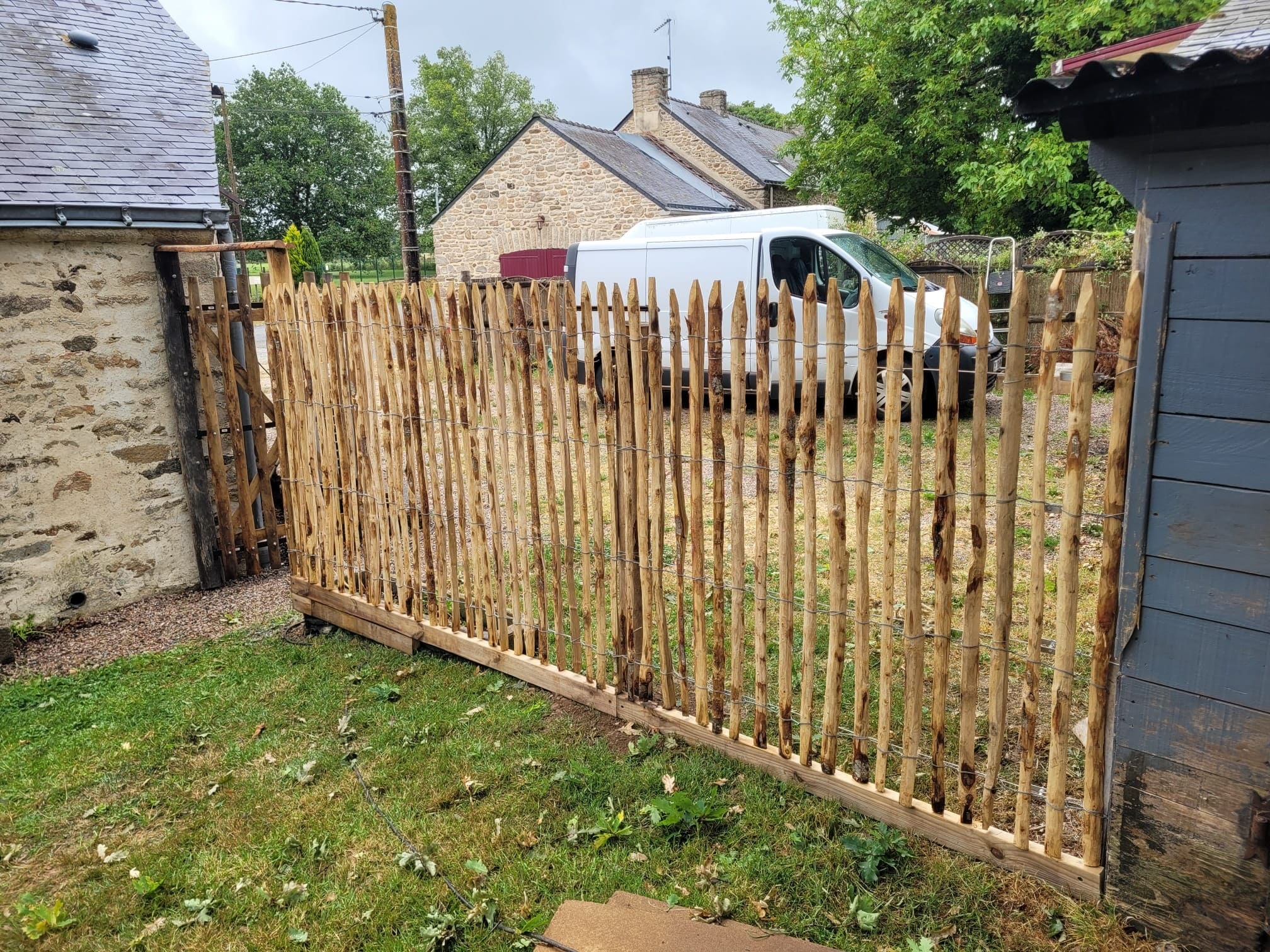 photo d'une clôture girondine posée par entreprise multiservices cjal